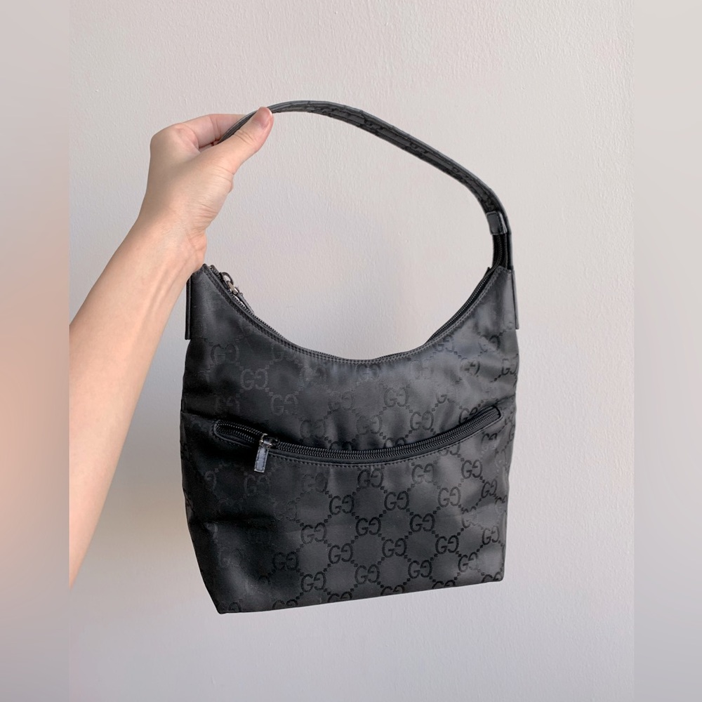 [SOLD] Gucci GG logo nylon shoulder bag vintage